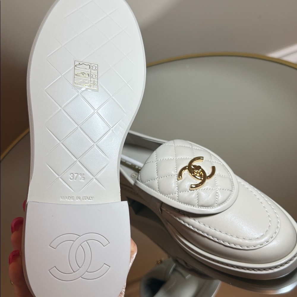 CHANEL 25B Turnlock CC Interlocking Quilted lambkin leather loafers sz 37.5 - Picture 9 of 17